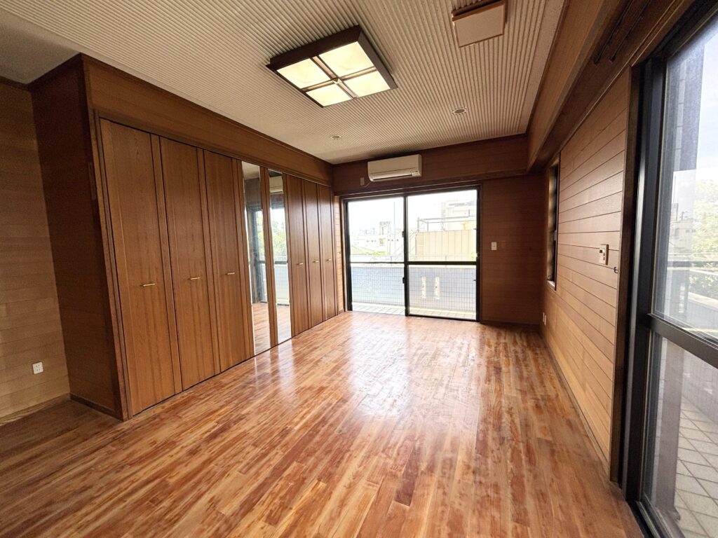 石垣島　不動産　石垣市　石垣　売却　売買　土地　建物　マンション　収益物件　投資物件 1F主寝室
