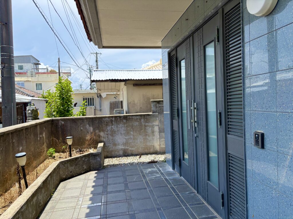 石垣島　不動産　石垣市　石垣　売却　売買　土地　建物　マンション　収益物件　投資物件 玄関