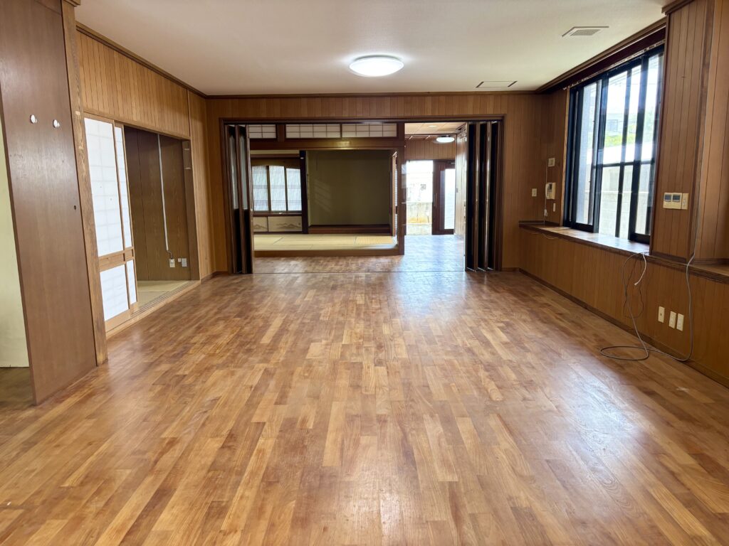石垣島　不動産　石垣市　石垣　売却　売買　土地　建物　マンション　収益物件　投資物件 1Fリビング