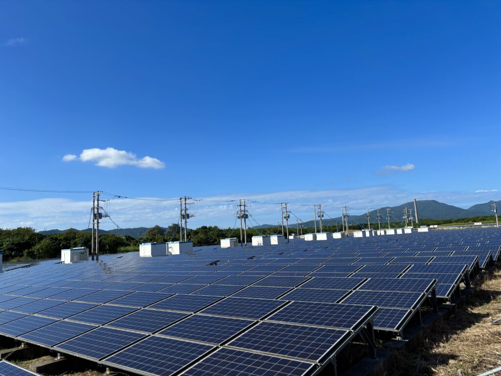 石垣市宮良で撮影をした様子　太陽光パネル