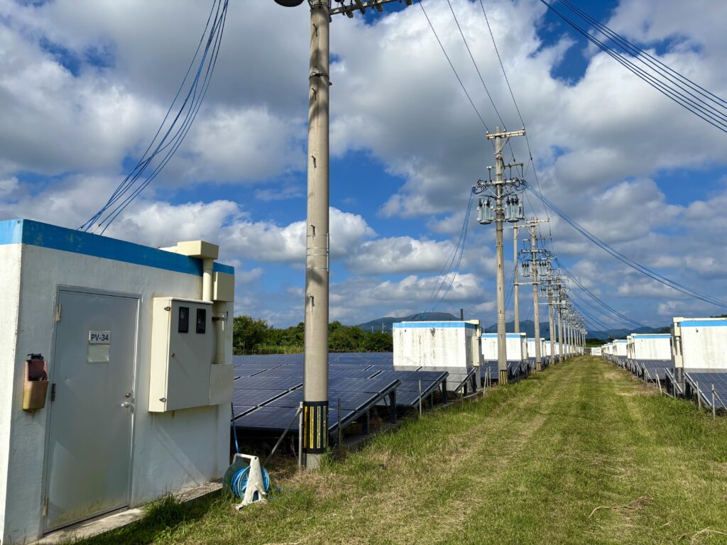 石垣市宮良で撮影をした様子　コントロール室