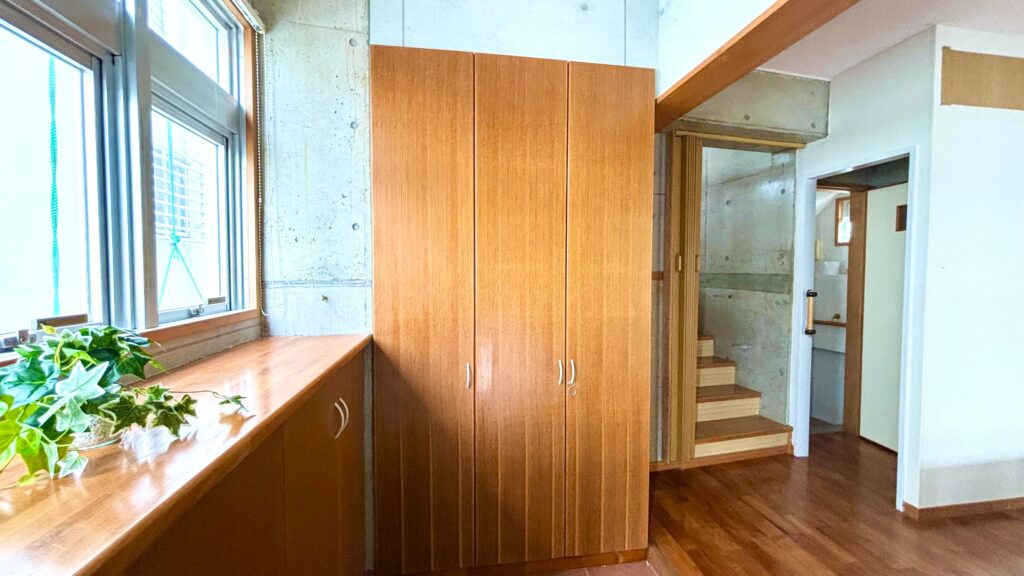 石垣市新川地区の中古戸建の室内の様子です　2Fの玄関です